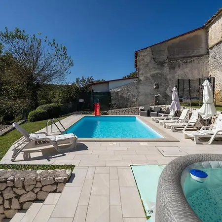 Casa Jakov